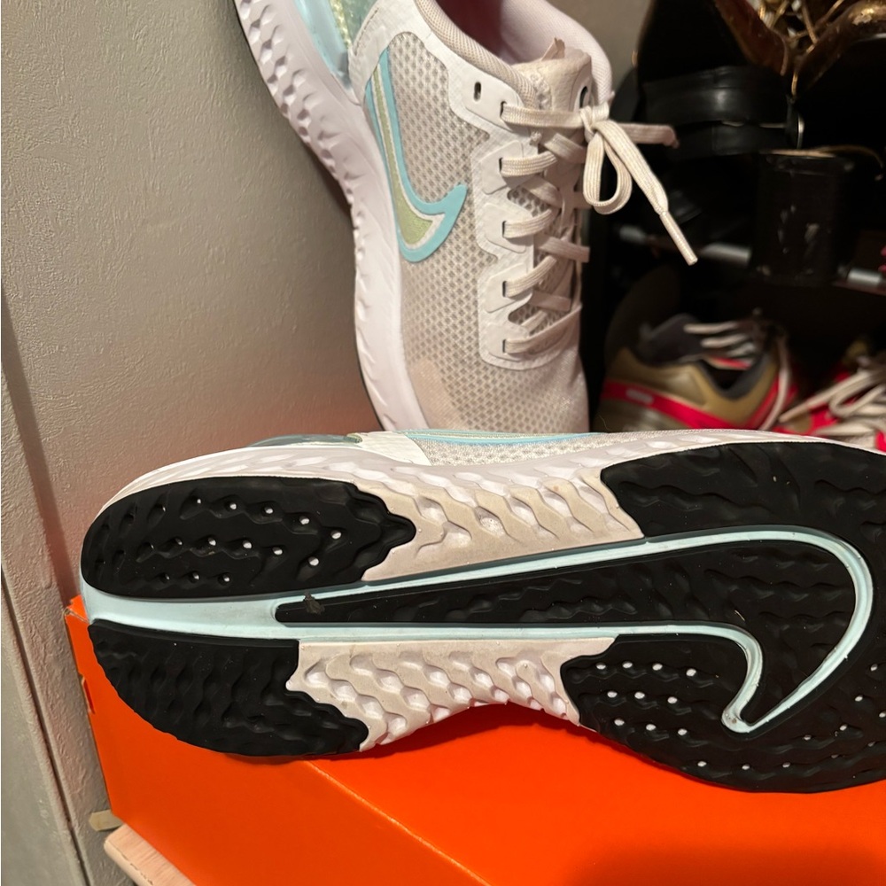 Nike Women's White and Light Blue Sneakers